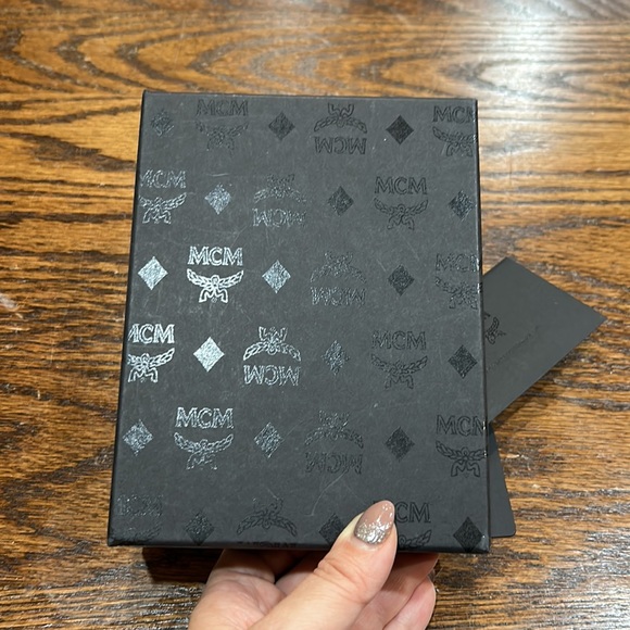 MCM Accessory Box - Picture 11 of 12